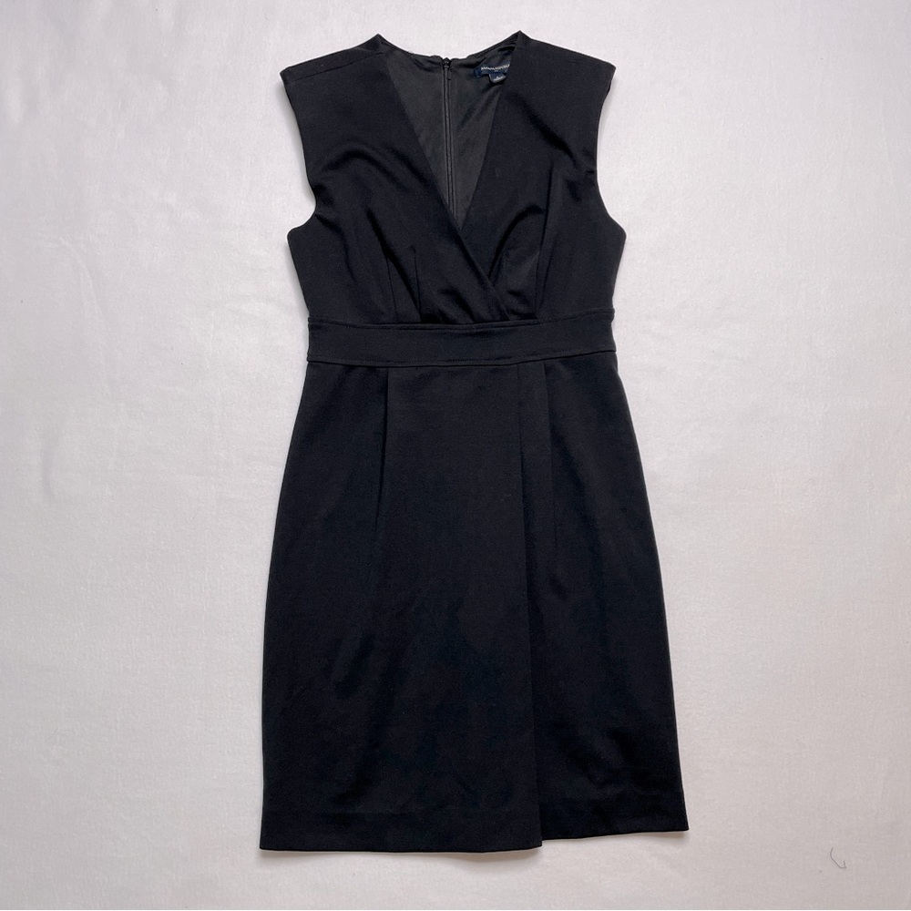 Banana Republic Like new Sz 4 black dress. V-neck. Pleated. Fully lined.